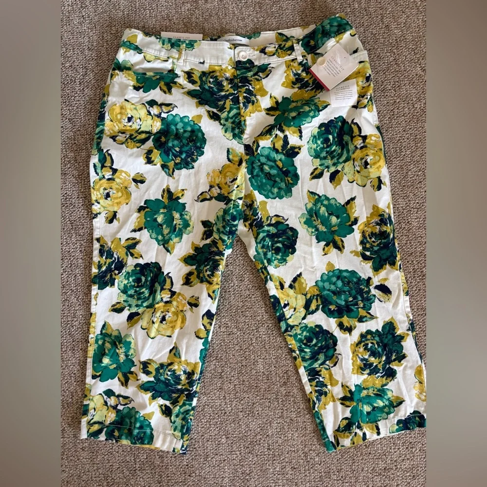 Croft $ Barrow yellow and green floral stretch capris size 18
